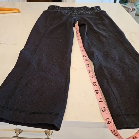 Lululemon Tadasana Slit Cropped Black Pants Athletic Capris Size 4 - Picture 7 of 8